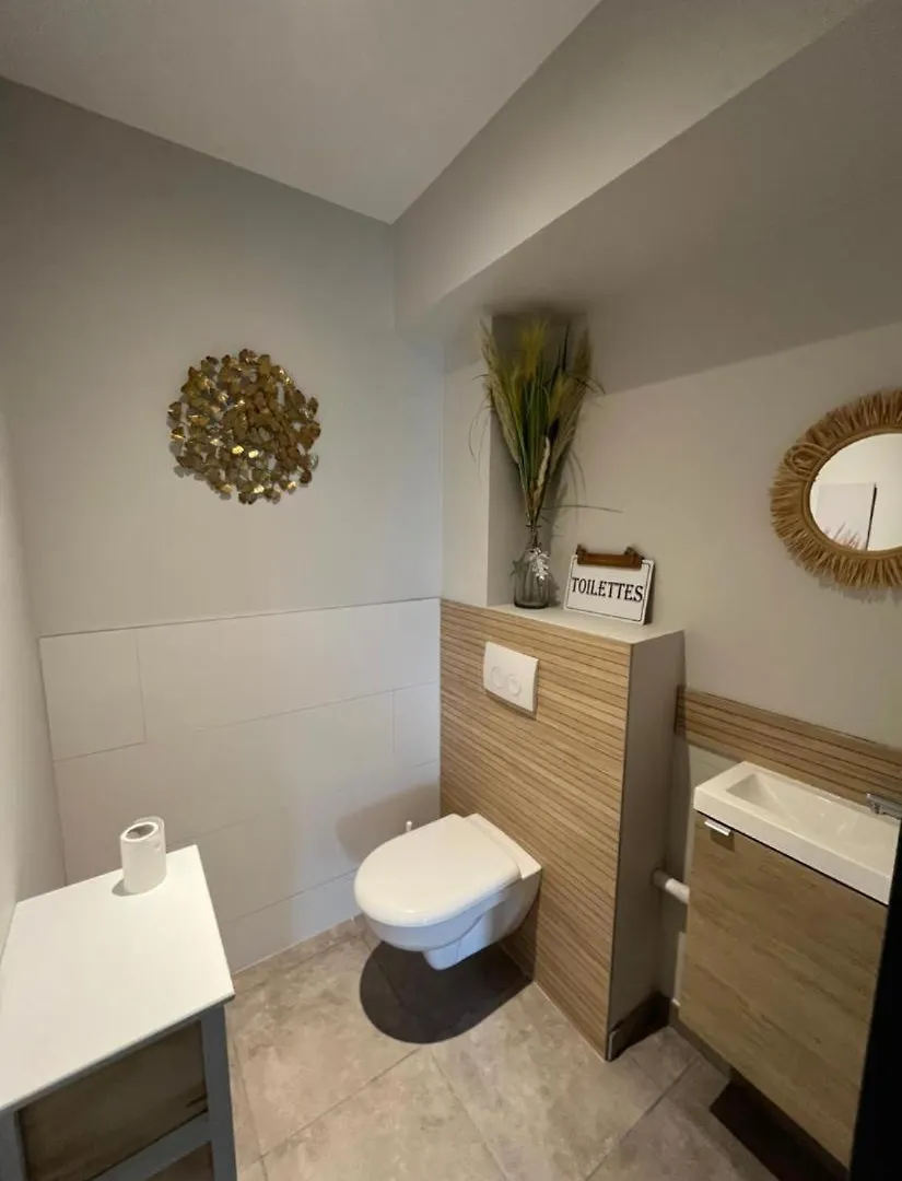 Gites De Landuziere, 8 Couchages Saint-Genet-Lerpt