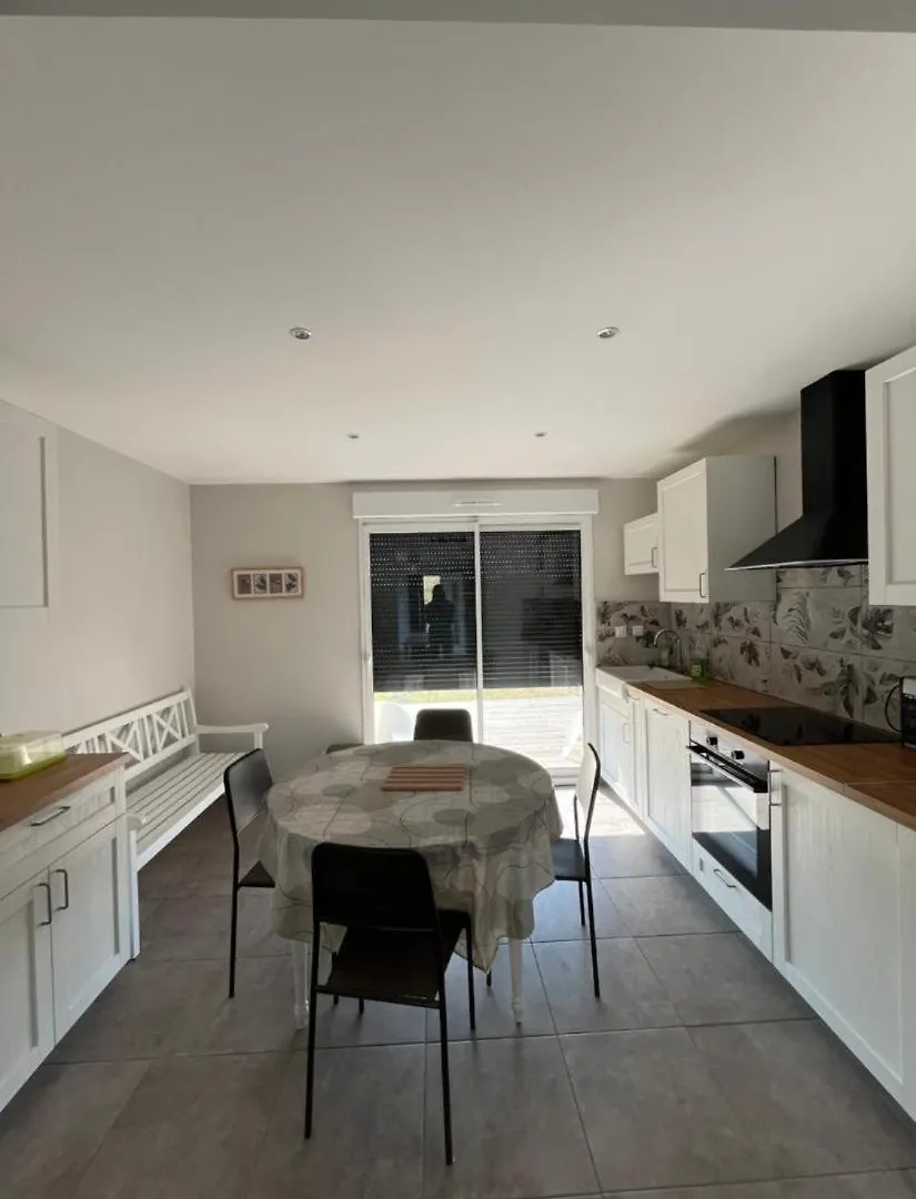 Gites De Landuziere, 8 Couchages Saint-Genet-Lerpt