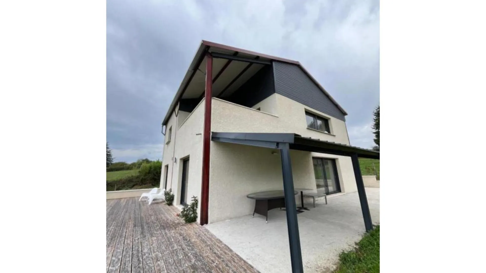 Holiday home Gites De Landuziere, 8 Couchages Saint-Genet-Lerpt