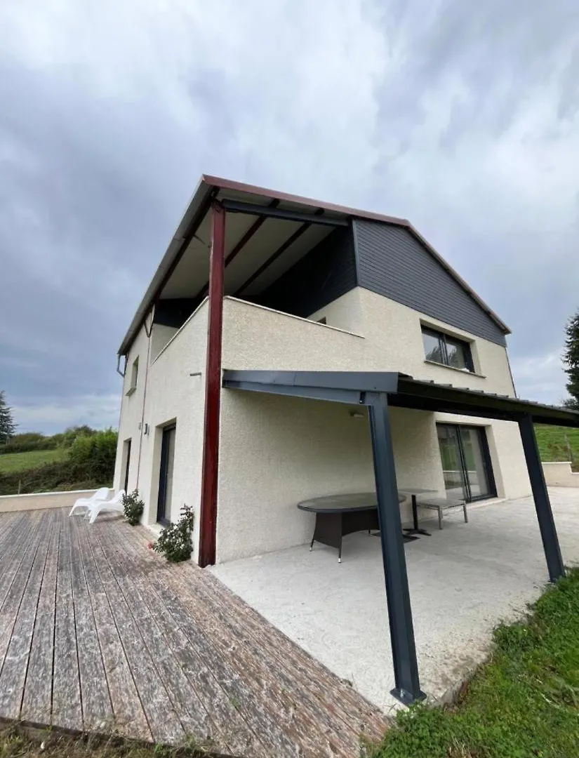 Gites De Landuziere, 8 Couchages Saint-Genet-Lerpt