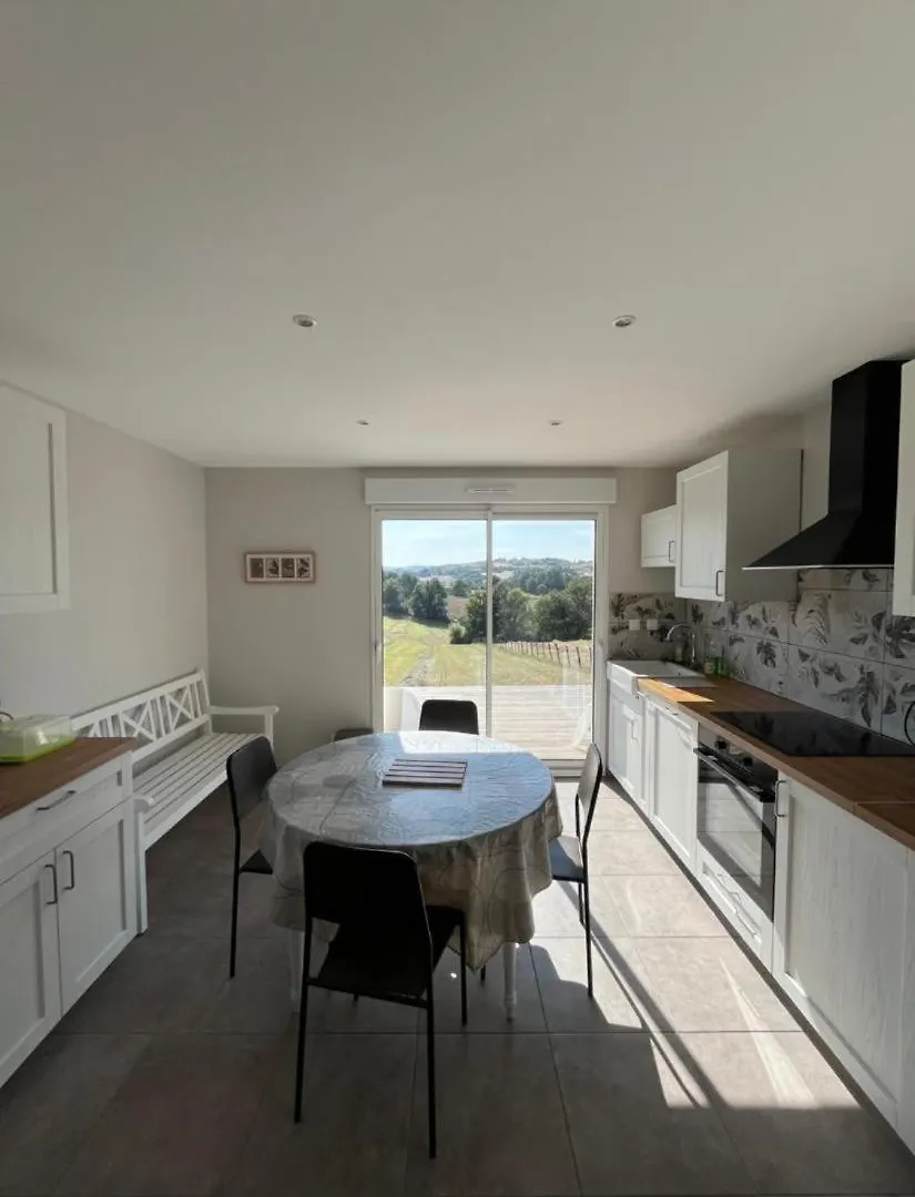 Holiday home Gites De Landuziere, 8 Couchages Saint-Genet-Lerpt