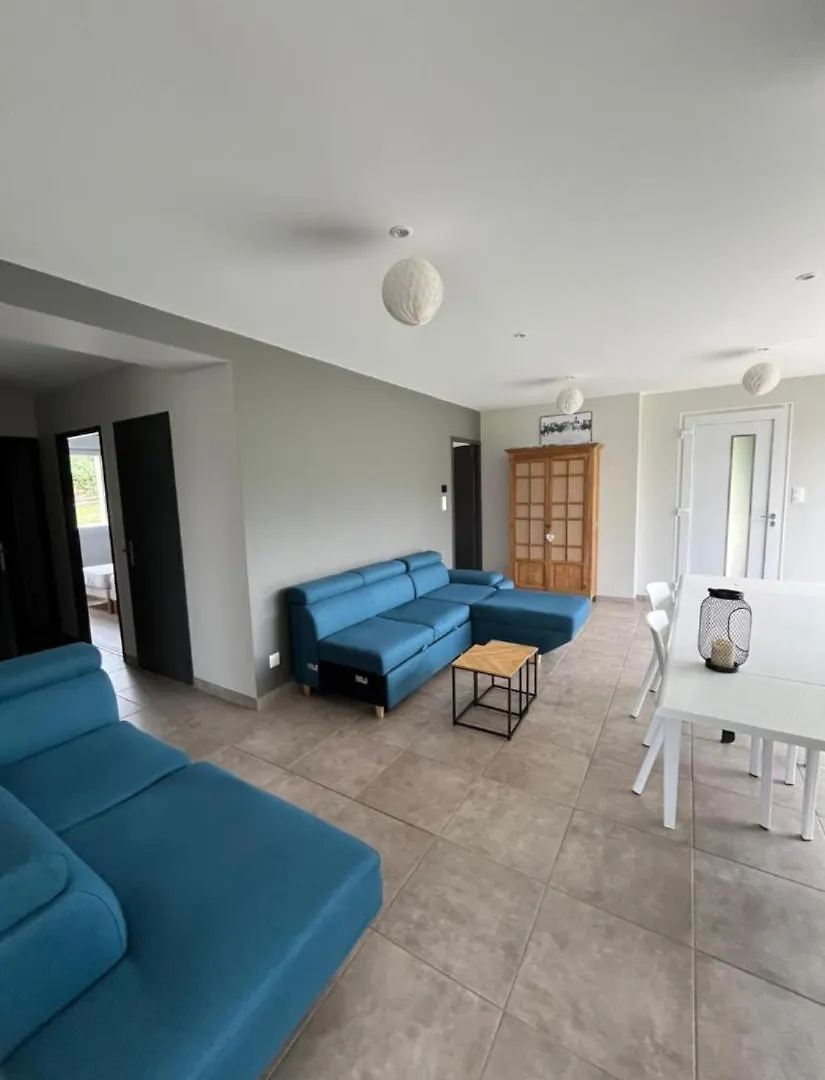 Holiday home Gites De Landuziere, 8 Couchages Saint-Genet-Lerpt