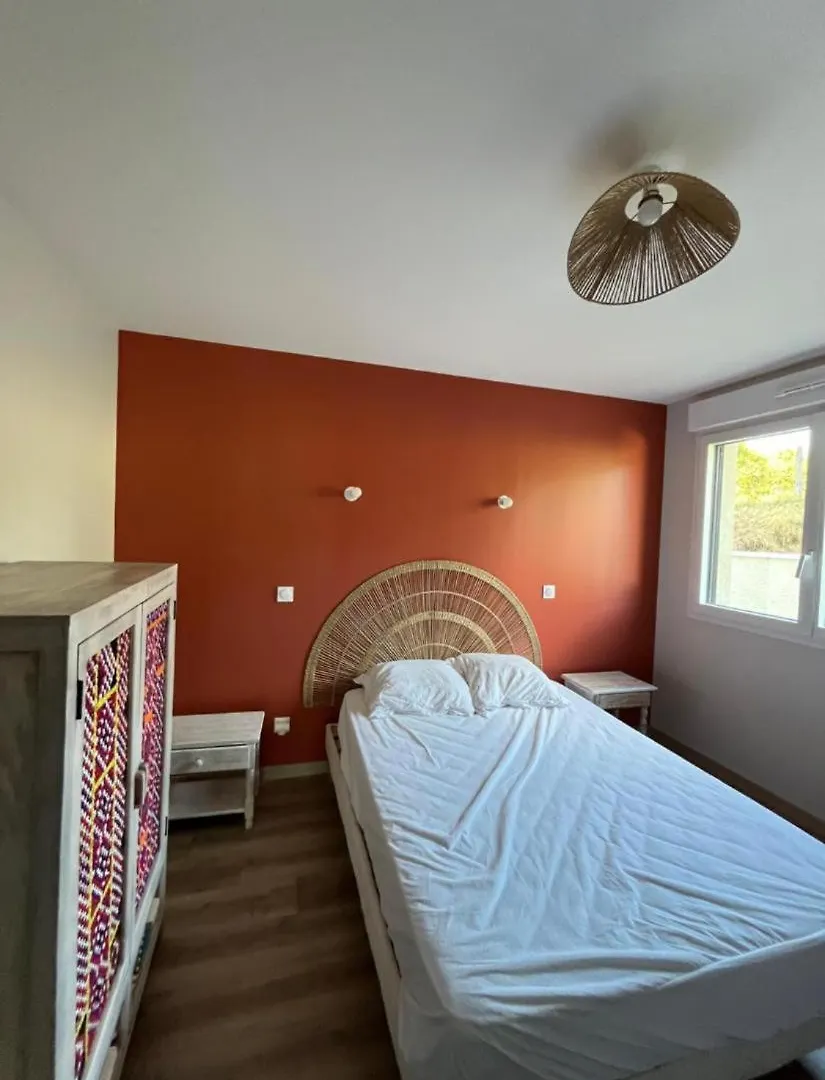 Gites De Landuziere, 8 Couchages Saint-Genet-Lerpt Holiday home